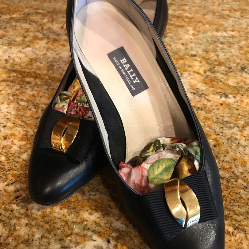 Shoes - Picture 2 of 7